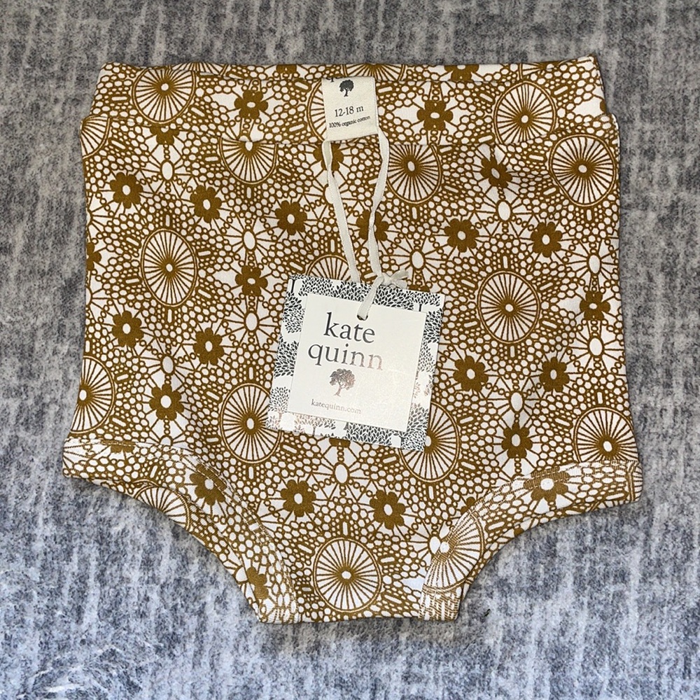 Kate Quinn retro bloomer